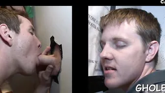 Twink da una mamada profunda a través de un glory hole