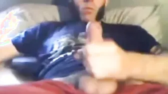 Sexy daddy hétero goza dez jatos grossos de porra em masturbação solo
