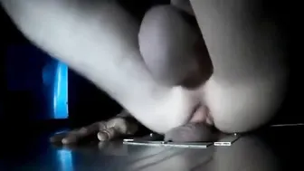 Crema anal anónima sin condón en un gloryhole
