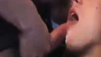 小鲜肉bdsm三人行，含口交和尿尿play