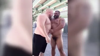 Papai e marido tatuado boquete depois de treino ao ar livre