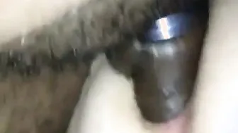 Negro fode e goza dentro do cu branco