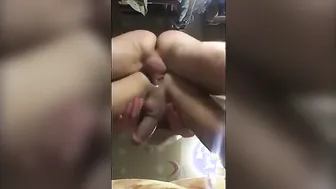 Amateurs russes twinks baisent sans capote dans une vidéo maison