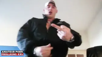 穿运动服的阿尔法坏男孩撸他的巨根