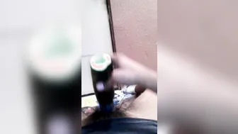 Solo typ wichst seinen großen schwanz in amateur masturbationssession