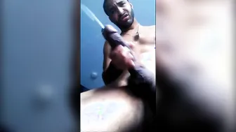 素人ソロ男がデカチンポをシコシコして大量射精