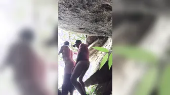 ビーチで巨根トップに激しく犯される素人ツインク