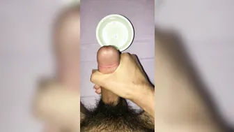 Twink bombea leche para que su novio se la trague