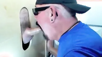 Papai recebe boquete de garganta profunda expert por gloryhole