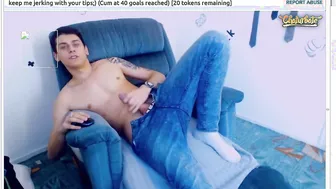 El twink carterrosss se masturba y se mete juguetes en el culo apre...