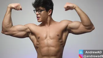 Twink musculoso se masturba em show caseiro de webcam
