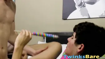 Os twinks colby klein e jacob grant fodem sem camisinha em festa do...