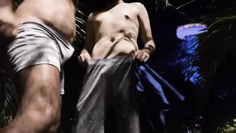 Amador gostoso com bunda grande é fodido por dinheiro