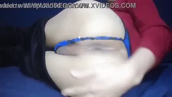 Un tío mira a su vecino desnudo y se masturba imaginando sexo anal ...
