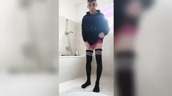Lindo femboy twink eslovaco juega con dildo y se masturba solo
