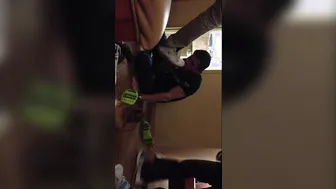 هواة مثلي الجنس مص وثنائي لعب القدمين