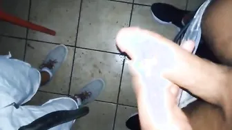 Joven dotado se coge a pelo un culo apretado profundo y crudo
