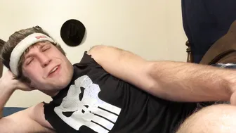 Pov : mec poilu se branle après le travout avec fétichisme des aiss...
