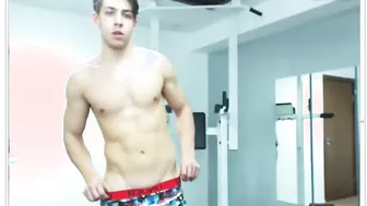 Ruben hayes, twink, se masturba sozinho no chaturbate