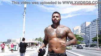 Twink flagrado cheirando cueca do padrasto leva anal sem camisinha