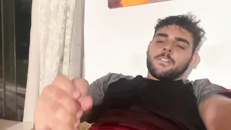 Brandon moore wichst sich, während er casey mores ganzen schwanz nimmt