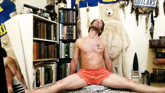 Twink cosplayer masculino se masturba en sesión de webcam en solitario