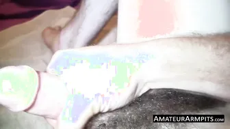 Twink peludo varg brinca com o cu com consolo e se masturba