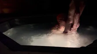 Le mari se fait sucer en gorge profonde dans le jacuzzi