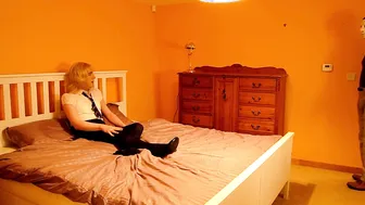 Jeune sissy attaché reçoit une punition anale sale en session hardcore