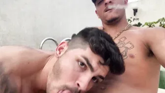 Clavando el culo apretado de su nuevo amigo twink