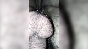 Papá pareja folla a chico amateur bareback en follada anal casera