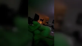 तीन युवा लड़कों की बिना कंडोम चुदाई पार्टी
