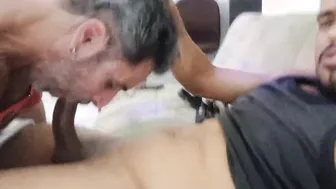 गे अमेच्योर मसाज ब्लोजॉब और कमशॉट की ओर ले जाता है