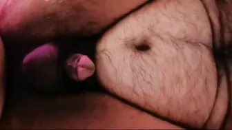 Casal amador gay gordo em sessão anal hardcore e boquete