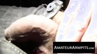 Chrisbot amador peludo cheira suas axilas e bate punheta com o pau ...