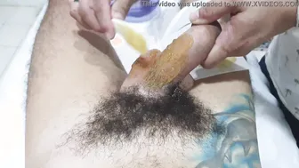 Twink percé joue avec sa bite en solo