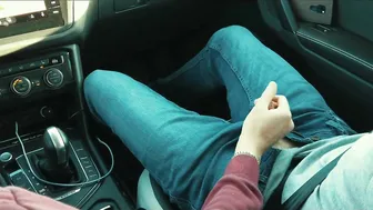 Passageiro barbudo é masturbado por motorista da uber na estrada