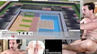 Gamer latino joue aux sims nu avec le mod wickedwhims