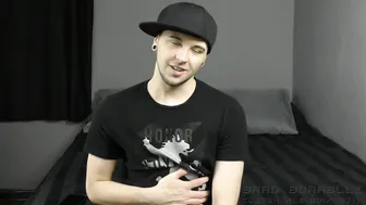 Brad borrelli arrota alto em vídeo solo de jovem pela manhã