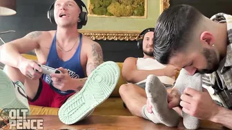Colt spence y derek son servidos por nick charms después del gimnasio