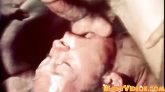 Homens musculosos vintage em 69 com garganta profunda e lambida de cu