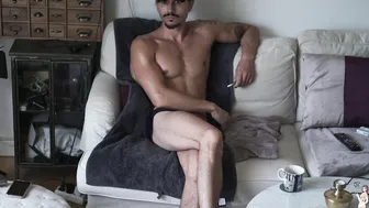 Hunk sueco musculoso se masturba su gran polla en webcam
