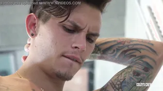 Colby jansen barbudo faz um boquete profundo no pau de seth knight ...