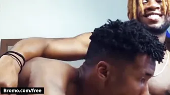 Hunk musclé baise à cru un cul serré jusqu'à ce qu'il ne puisse plus