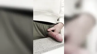 Polla dura palpitante se pone más grande en primer plano