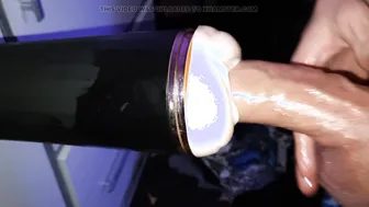Alemán follando su masturbador y masturbándose