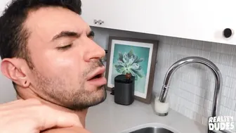 Ian greene se folla el culo hermoso a pelo por un cliente
