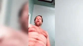 Papa ours poilux verbal pov solo branlette et jeu anal