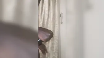 Oso africano con polla grande curvada se masturba y se corre en el ...