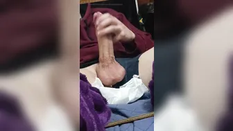 شاب twink ي masturbates ويقذف بعد العمل